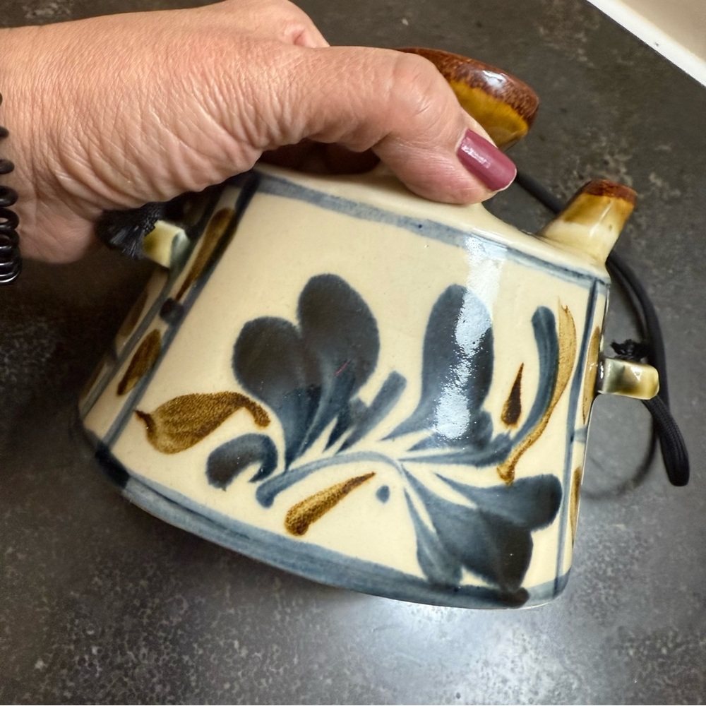 Japanese Pottery Flask - Picture 9 of 11